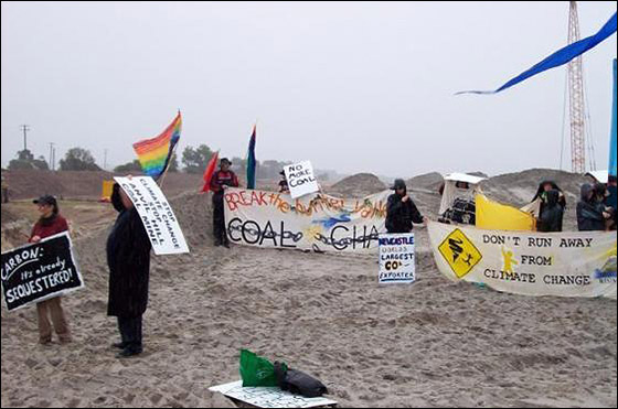 إغلاق أكبر ميناء للفحم في العالم لتسليط الضوء على مشكلة مناخية صورة رقم 6