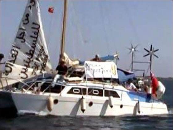 دعاة سلام يهود على متن سفينة لكسر حصار غزة!!  صورة رقم 6