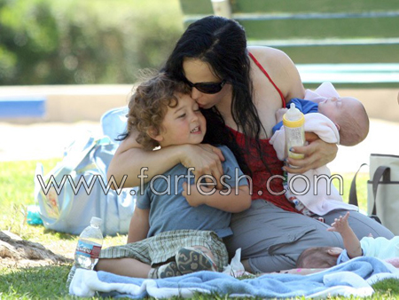 المطالبة بسحب رخصة الطبيب الذي زرع 14 جنينا في رحم أم الثمانية! صورة رقم 18 المطالبة بسحب رخصة الطبيب الذي زرع 14 جنينا في رحم أم الثمانية! صورة رقم 18