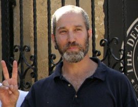 دعاة سلام يهود على متن سفينة لكسر حصار غزة!!  صورة رقم 2