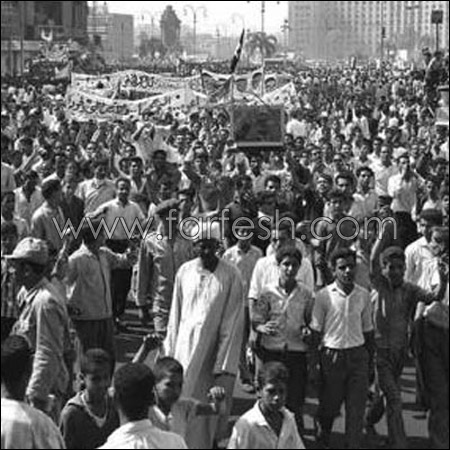 الجماهير الغاضبة على قرار تنحي جمال عبد الناصر كانت مهيئة لذلك! صورة رقم 4