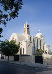 كنيسة المانية تحضر فنانة مصرية لتزيين الدير التابع لها! صورة رقم 1