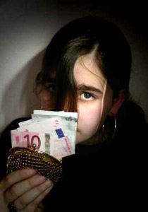 جزيرة لفجور المراهقات بالفيليبين وقسيسها لا يملك غير الدعاء! صورة رقم 3