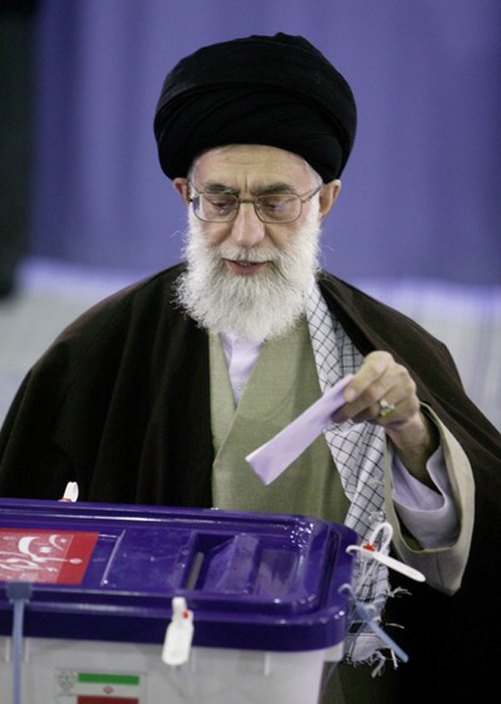 المرشد الأعلى للثورة الايرانية يفتي تحريم الإساءة لزوجات الرسول        صورة رقم 2