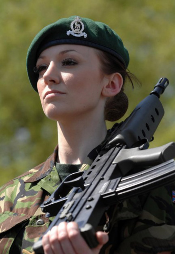 باربي المقاتلة تعود لصفوف الجيش الانجليزي!!  صورة رقم 8