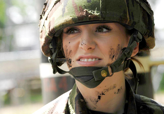 باربي المقاتلة تعود لصفوف الجيش الانجليزي!!  صورة رقم 5