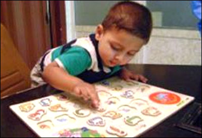 ابن العامين يحفظ 20 سورة من القرآن! صورة رقم 1