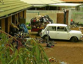 سجن استرالية جوعت اطفالها وأجبرتهم على التفيؤ إذا أكلوا!!! صورة رقم 1