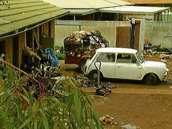 سجن استرالية جوعت اطفالها وأجبرتهم على التفيؤ إذا أكلوا!!! صورة رقم 3