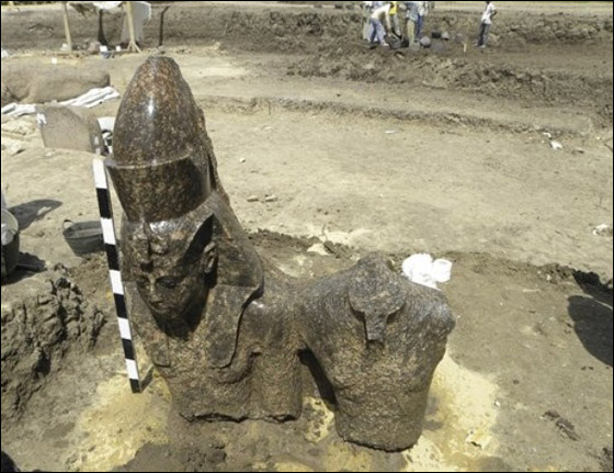 اكتشاف أروع التماثيل الملكية لوالد الملك اخناتون! صورة رقم 2