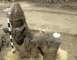 اكتشاف أروع التماثيل الملكية لوالد الملك اخناتون! صورة رقم 1