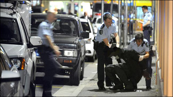 مسابقة ملكة جمال تتحوّل إلى حرب شوارع في أستراليا! صورة رقم 3 مسابقة ملكة جمال تتحوّل إلى حرب شوارع في أستراليا! صورة رقم 3