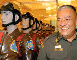 من جديد.. عودة دمى الشرطة لأنها لم تتورط في فضيحة مخلة بالاداب! صورة رقم 1 من جديد.. عودة دمى الشرطة لأنها لم تتورط في فضيحة مخلة بالاداب! صورة رقم 1