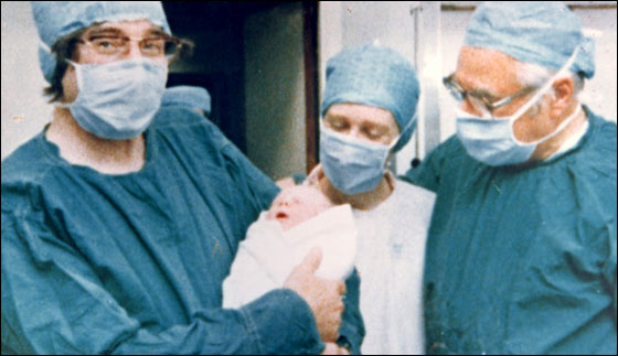 لمساعدته النساء على الحمل.. منح إدواردز جائزة نوبل للطب!    صورة رقم 4