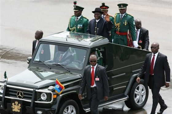 حظاً سعيداً أول رئيس دولة يستخدم الفيس بوك للانتخابات!  صورة رقم 3