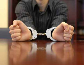 شتم شرطيا على شتم شرطيا على