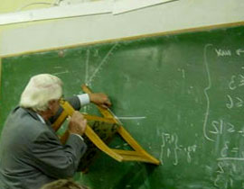 سنويا.. 150 ألف جنيه دخل المعلم البريطاني! صورة رقم 1