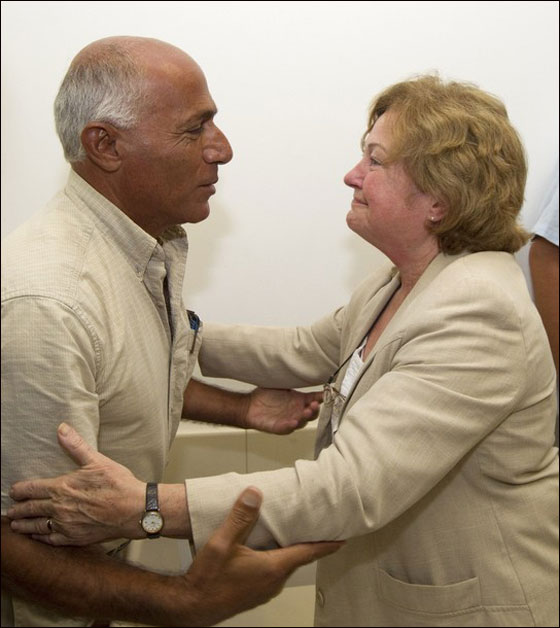 اسرائيل تطرد الناشطة ماجواير حاملة جائزة نوبل للسلام!  صورة رقم 5