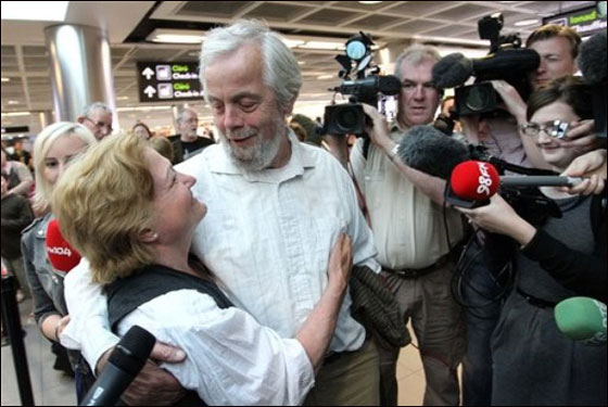 اسرائيل تطرد الناشطة ماجواير حاملة جائزة نوبل للسلام!  صورة رقم 11