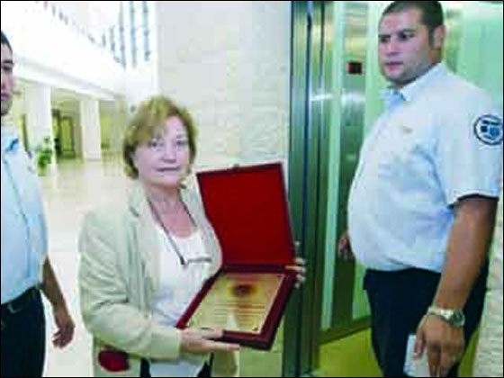 اسرائيل تطرد الناشطة ماجواير حاملة جائزة نوبل للسلام!  صورة رقم 1