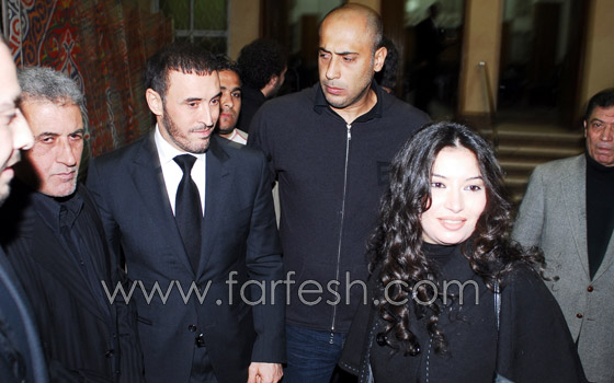 مسلسلات اون لاين يلتقط ضحكات النجوم في عزاء المشاهير صورة رقم 2 مسلسلات اون لاين يلتقط ضحكات النجوم في عزاء المشاهير صورة رقم 2