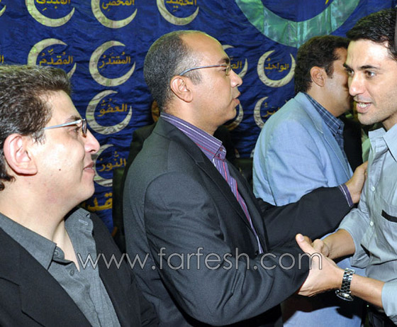 مسلسلات اون لاين يلتقط ضحكات النجوم في عزاء المشاهير صورة رقم 4 مسلسلات اون لاين يلتقط ضحكات النجوم في عزاء المشاهير صورة رقم 4