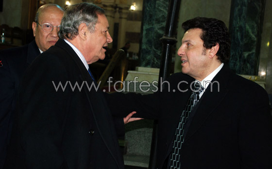 مسلسلات اون لاين يلتقط ضحكات النجوم في عزاء المشاهير صورة رقم 7 مسلسلات اون لاين يلتقط ضحكات النجوم في عزاء المشاهير صورة رقم 7