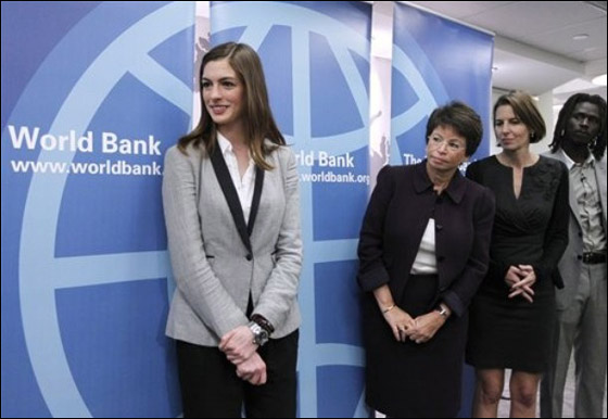 آن هيثواي تساعد البنك الدولي لجمع التبرعات! صورة رقم 12 آن هيثواي تساعد البنك الدولي لجمع التبرعات! صورة رقم 12