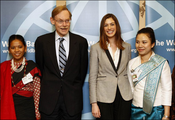 آن هيثواي تساعد البنك الدولي لجمع التبرعات! صورة رقم 10 آن هيثواي تساعد البنك الدولي لجمع التبرعات! صورة رقم 10