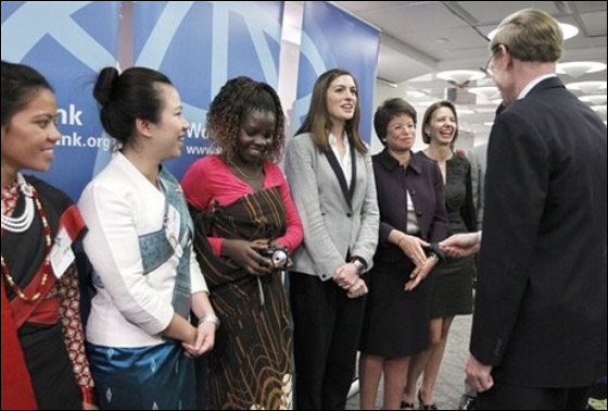 آن هيثواي تساعد البنك الدولي لجمع التبرعات! صورة رقم 8 آن هيثواي تساعد البنك الدولي لجمع التبرعات! صورة رقم 8