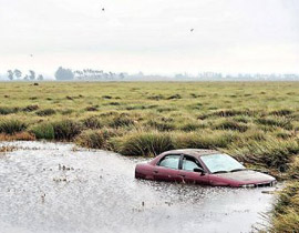 GPS.. أغرقها وسيارتها في مستنقع!! صورة رقم 1