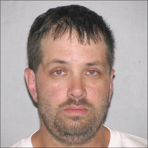 صائد بن لادن يصطاد سيدة ويعتدي عليها!! صورة رقم 1