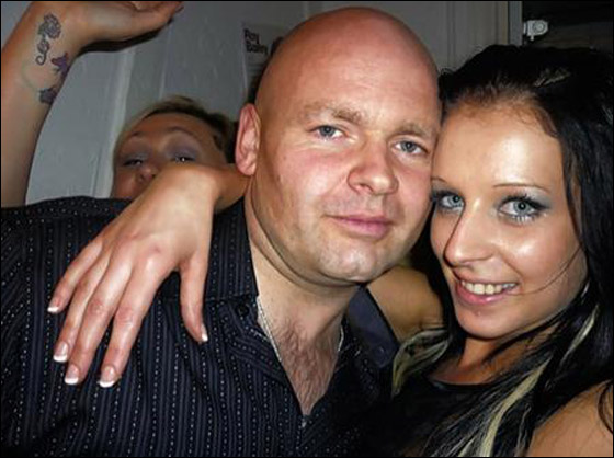 شرطي يحاول اغواء عارضة ازياء لارغامها على ما يريد!! صورة رقم 4