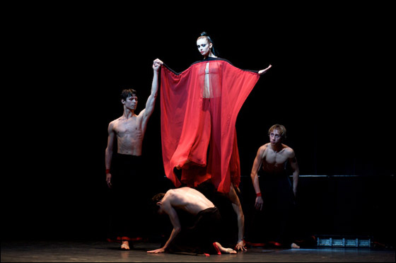 صور مثيرة تعرقل مستقبل راقصة باليه!  صورة رقم 4