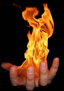 قمة القسوة: سكب البنزين على ابنه واحرقه لرفضه قطف الزيتون! صورة رقم 1