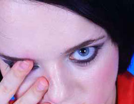 مدرس فقأ عين تلميذة لتوجهها الى دورة المياه خلال الفصل! صورة رقم 1