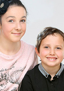 صبي في السابعة ينقذ شقيقته التي غرقت في حوض سباحة صورة رقم 1