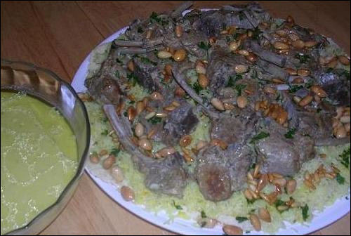 اردني يطرد ضيفه بسبب.. منسف! صورة رقم 1 اردني يطرد ضيفه بسبب.. منسف! صورة رقم 1