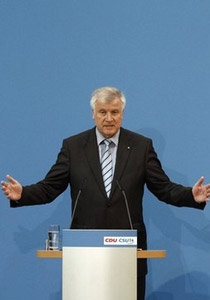 هوفر: المانيا ثقافتها مسيحية ويجب وقف هجرة العرب والاتراك اليها! صورة رقم 2