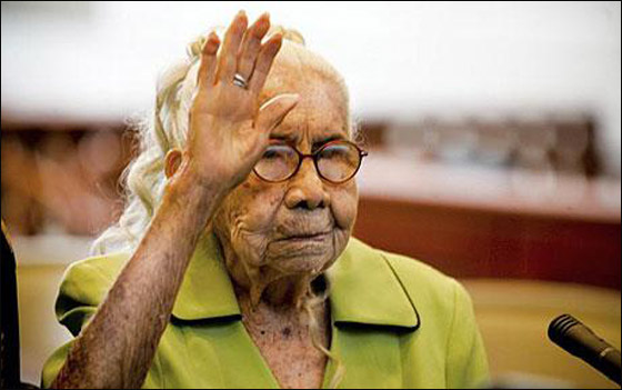 بعد أن بلغت الـ101 عام.. حصلت على النوعية الأمريكية! صورة رقم 1 بعد أن بلغت الـ101 عام.. حصلت على النوعية الأمريكية! صورة رقم 1