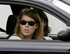 الأميرة بياتريس تبكي بحزن بعد تحطم سيارتها!! صورة رقم 1 الأميرة بياتريس تبكي بحزن بعد تحطم سيارتها!! صورة رقم 1