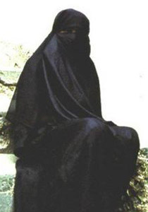 اعتقال معلمة فرنسية أجبرت اماراتية على خلع نقابها بالقوة!! صورة رقم 1 اعتقال معلمة فرنسية أجبرت اماراتية على خلع نقابها بالقوة!! صورة رقم 1