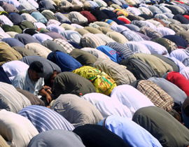 الإيطالي ميركو كواجوتو يؤجر أحد طوابق منزله كمسجد! صورة رقم 1 الإيطالي ميركو كواجوتو يؤجر أحد طوابق منزله كمسجد! صورة رقم 1