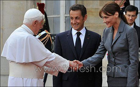 البابا لساركوزي: زوجتك المنزوعة غير مرحب بها في الفاتيكان!  صورة رقم 2