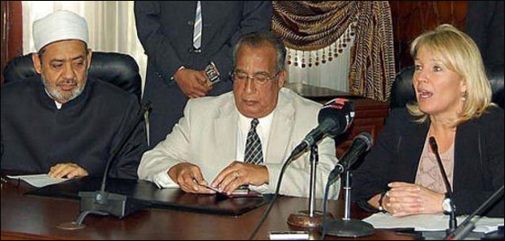 الخارجية الدنماركية تعتذر للمسلمين عن الرسوم المسيئة للنبي!  صورة رقم 2