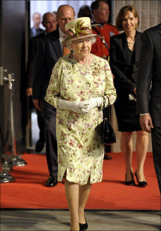 الملكة اليزابيث تلغي حفلة العيد بسبب الأوضاع الإقتصادية! صورة رقم 3 الملكة اليزابيث تلغي حفلة العيد بسبب الأوضاع الإقتصادية! صورة رقم 3