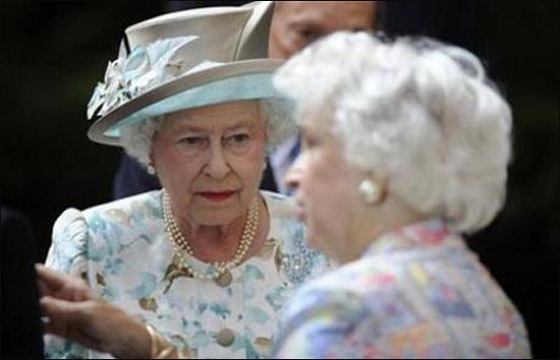 الملكة اليزابيث تلغي حفلة العيد بسبب الأوضاع الإقتصادية! صورة رقم 2 الملكة اليزابيث تلغي حفلة العيد بسبب الأوضاع الإقتصادية! صورة رقم 2