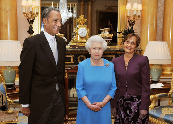 الملكة اليزابيث تلغي حفلة العيد بسبب الأوضاع الإقتصادية! صورة رقم 6 الملكة اليزابيث تلغي حفلة العيد بسبب الأوضاع الإقتصادية! صورة رقم 6