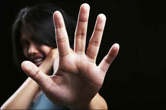 باكستاني يطعن زوجته واولاده في قضية شرف! صورة رقم 1 باكستاني يطعن زوجته واولاده في قضية شرف! صورة رقم 1