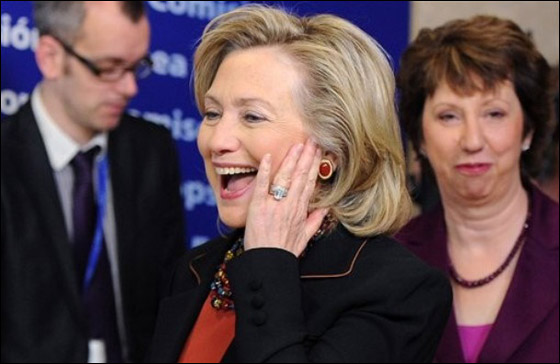 مستحضرات تجميل كلينتون.. تخفي آثار قلة النوم!! صورة رقم 5 مستحضرات تجميل كلينتون.. تخفي آثار قلة النوم!! صورة رقم 5